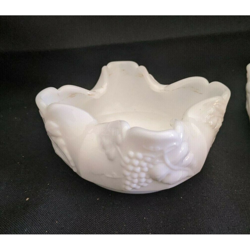 Fostoria Rare 2713 Grape White Milk Glass Pinch Crimp Berry Bowl Vintage EAPG